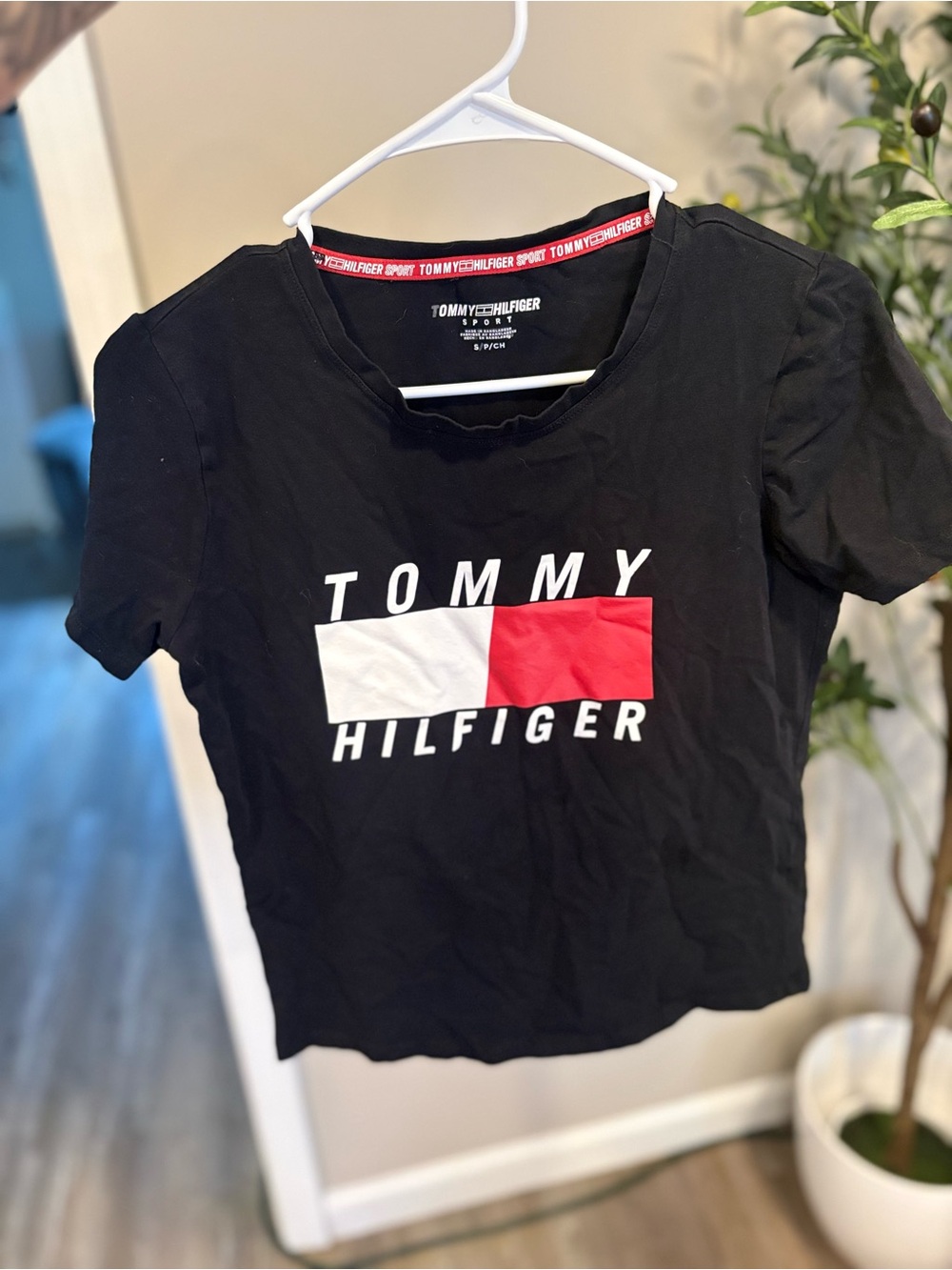 Tommy Hilfiger Black Logo Crop Tee with Red & White Flag size s
